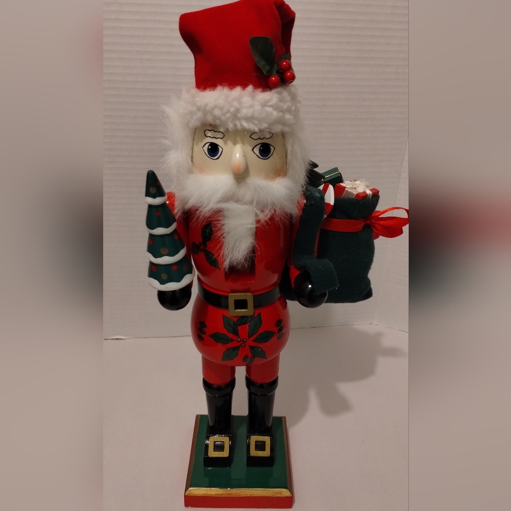 Wooden Santa Nutcracker Holding Gift Sack And Tree - Picture 10 of 14
